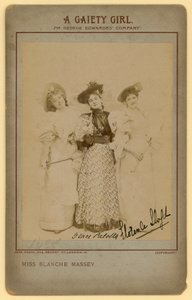 Eine Gaiety Girl - Miss Blanche Massey, Grace Palotta, Florence Lloyd von English Photographer
