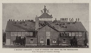 Ein Militärturnsaal, eine Klasse im Curragh Camp posiert für den Fotografen von English Photographer