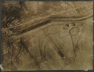 Luftaufnahme mit Schützengräben des Ersten Weltkriegs, 1918