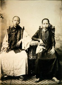 Annamitischer Junge und Mädchen in Zentralvietnam, ca.1875 von English Photographer