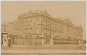 Buckingham Palace, 1876 von English Photographer