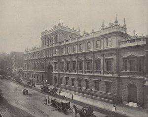 Burlington House (s/w Foto) von English Photographer