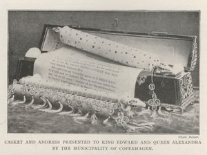Kassette und Adresse, die König Edward und Königin Alexandra von der Gemeinde Kopenhagen überreicht wurden von English Photographer