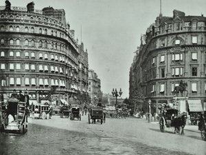 Charing Cross, Westminster LB: Northumberland Avenue von Trafalgar Square und Charing Cross, 1890