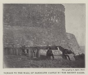 Schäden an der Mauer von Sandgate Castle durch die jüngsten Stürme