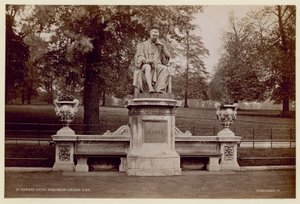 Dr. Jenners Statue in den Kensington Gardens von English Photographer