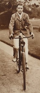 König Edward VIII. fährt 1911 Fahrrad