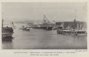 Stapellauf der HMS Implacable in Devonport am 11. März, das Schiff nach dem Wasserkontakt