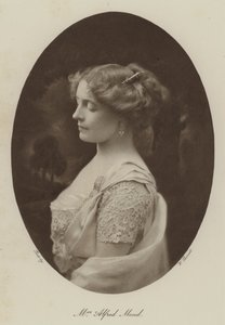 Mrs. Alfred Mond von English Photographer