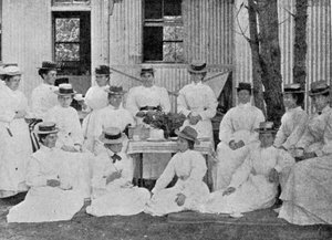 Krankenschwestern im Pestkrankenhaus, Uitvlugt, in der Nähe von Kapstadt, Illustration aus The King, 25. Mai 1901 von English Photographer