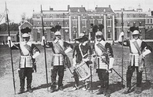 Pikenier der Honourable Artillery Company, London von English Photographer