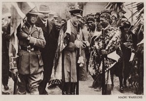 Prinz von Wales mit Maori-Kriegern, Neuseeland von English Photographer