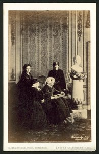 Königin Victoria und Mitglieder ihrer Familie von English Photographer