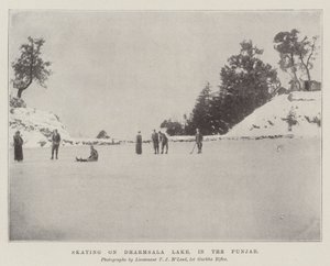 Schlittschuhlaufen auf dem Dharmsala-See im Punjab