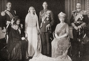 Die britische Königsfamilie bei der Hochzeit des Herzogs und der Herzogin von York, 1923, aus Die Geschichte von fünfundzwanzig Jahren, veröffentlicht 1935 von English Photographer