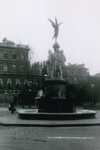 Der Brown-Brunnen, Park Lane, London von English Photographer