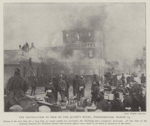 Die Zerstörung des Queens Hotel in Farnborough durch Feuer, 14. März von English Photographer