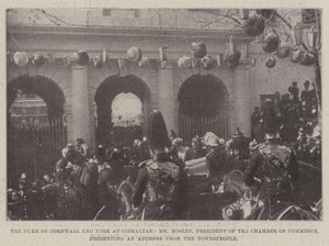 Der Herzog von Cornwall und York in Gibraltar, Herr Mosley, Präsident der Handelskammer, überreicht eine Adresse von den Stadtbewohnern