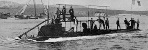 Der verlorene Lutin: Das französische U-Boot verlässt den Hafen von Bizerta auf ihrer letzten Reise, veröffentlicht in The Graphic, 27. Oktober 1906