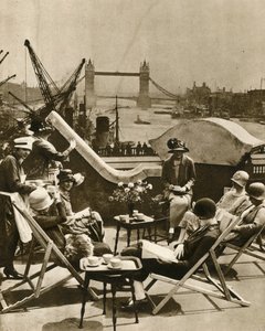 Der Pool vom Dachgarten des Langbourne Clubs für Stadtfrauen