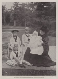 Die Königin und ihre Urenkel, die Familie des Herzogs von York von English Photographer