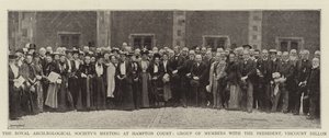 Das Treffen der Royal Archaeological Society in Hampton Court, Gruppe von Mitgliedern mit dem Präsidenten, Viscount Dillon von English Photographer