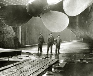 Die Propeller der Titanic im Thompson Graving Dock von Harland & Wolff, Belfast, Irland, 1910-11