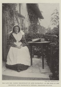 Die verstorbene Mrs Baker (Nachfahrin von Anne Hathaway) an der Tür ihres Wohnsitzes, Anne Hathaways Cottage, Stratford-on-Avon von English Photographer