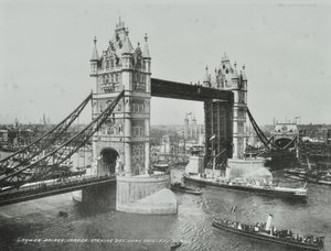 Tower Bridge am Tag ihrer Eröffnung, 1894