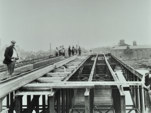 Vauxhall Bridge: Abriss, 1898 von English Photographer