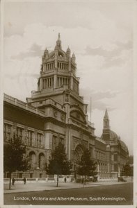 Victoria and Albert Museum, South Kensington, London von English Photographer