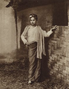 Frau mongolischer Abstammung in einem Dorf in Burma von English Photographer
