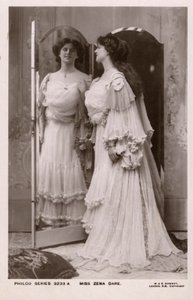 Zena Dare, englische Sängerin und Schauspielerin von English Photographer