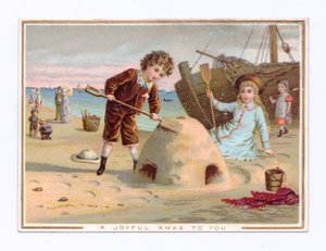 Viktorianische Weihnachtskarte mit einem Jungen, der eine Sandburg am Strand baut, ca. 1880