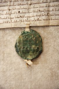 Antikes Siegel mit einem Bild des ursprünglichen Schlosses, hergestellt für William de Albini IV, um 1267 (Papier & Wachs) von English School