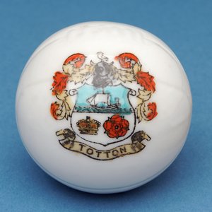 Wappen-Souvenir-Miniaturfußball mit Übertragung des Totton Wappens