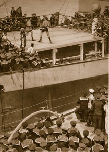 Boxwettbewerb an Bord eines Kriegsschiffs, mit der Besatzung eines zweiten Schiffs als zusätzliche Zuschauer, 1914-19
