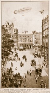 Britisches Luftschiff über Leicester Square, 22. September 1914, 1914-19 von English School