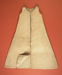 Kinderkleid (gestepptes Seidensatin)