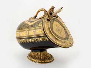 Kohlenkasten von Henry Loveridge & Co., ca. 1880-1927