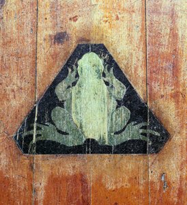 Frosch, der den Standort von Faradays Froggery markiert, Dorian Workshop, frühe 1930er Jahre (Intarsienholz)