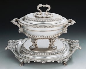 Silberne Terrine im George-III-Stil mit Tablett von English School