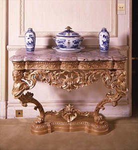 George II geschnitzter Konsolentisch, um 1750