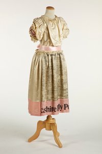 Mädchenkostüm, 1897 von English School