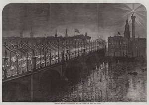 Die London Bridge beleuchtet in der Nacht des 10. Inst.