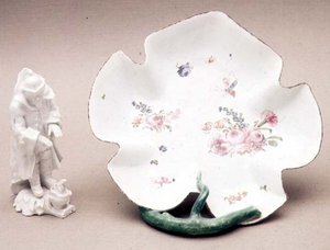 Longton Hall Blattschale, Trembly Rose, 1755, und Figur des Winters, 1758