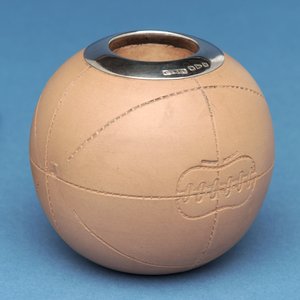 Streichholzhalter in Form eines Fußballs, Doulton & Co., Lambeth (Keramik)