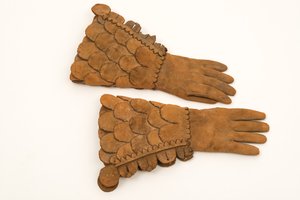 Lederne gepanzerte Handschuhe für Männer, ca. 1600-50