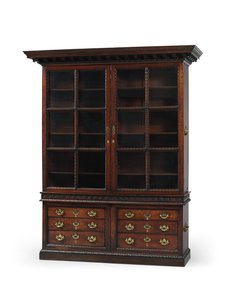 Einer von einem Paar George II Bibliotheksschränken, ca. 1750 von English School