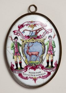 Ovales Medaillon für die Society of Bucks, zeigt zwei Förster, die ein mit einem Hirsch bemaltes Schild stützen